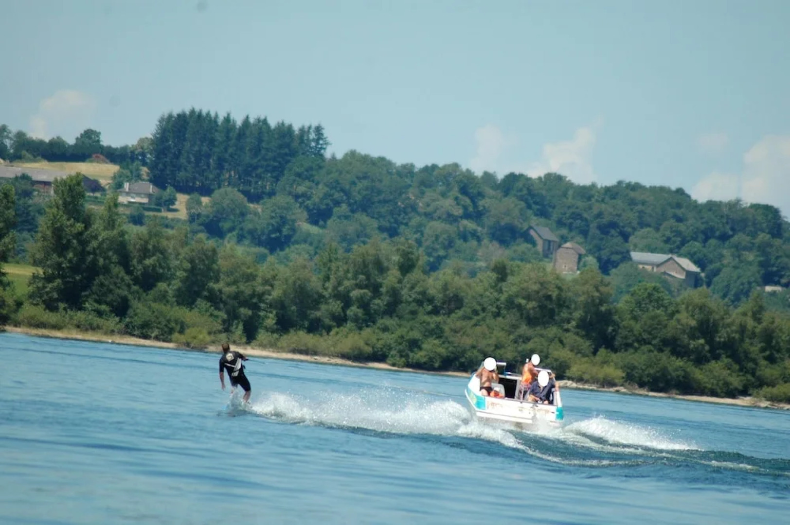 House With 2 Bedrooms in Salles-curan, With Wonderful Lake View, Enclosed Garden and Wifi