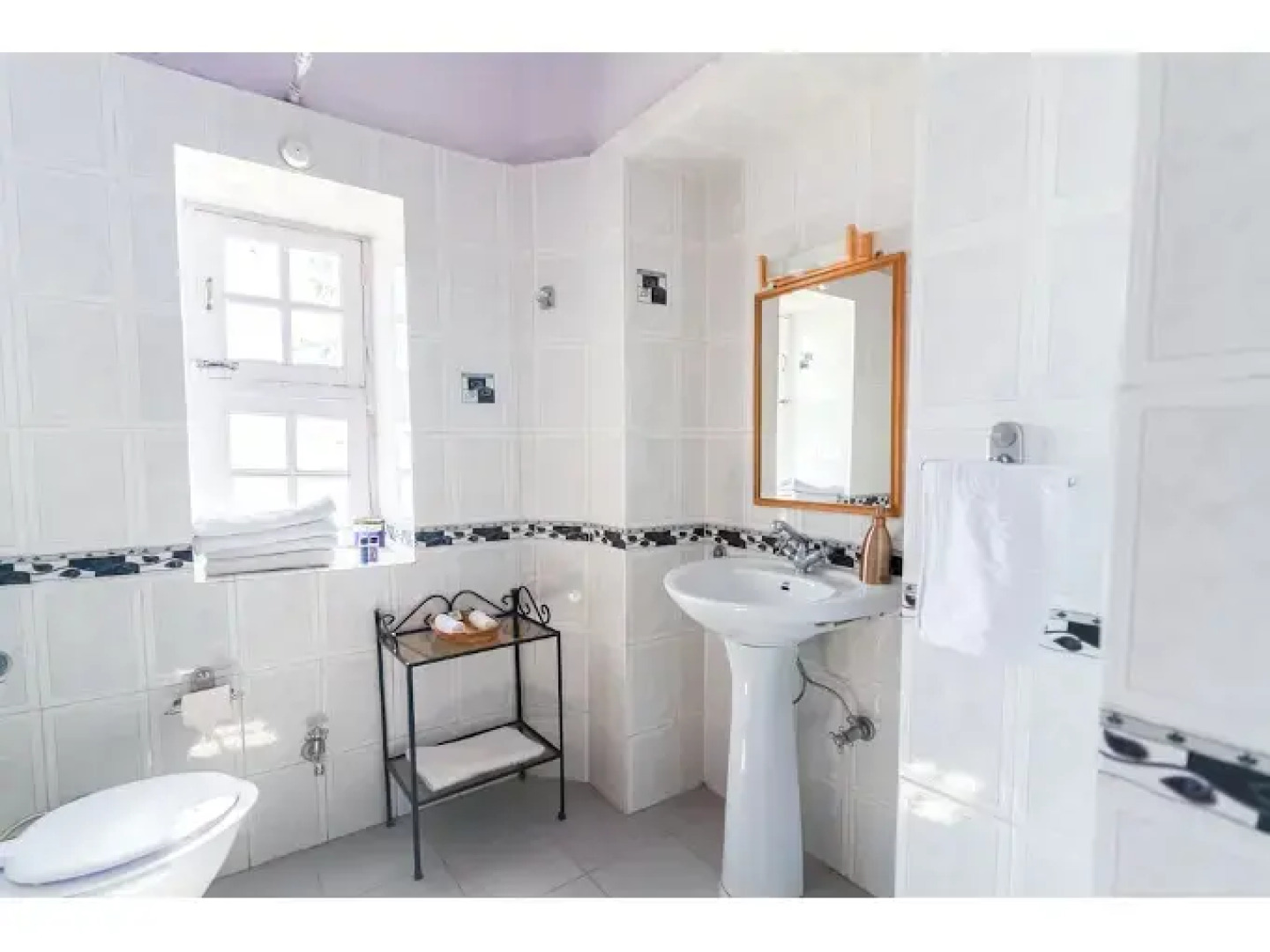 Tree of Life Grand Oak Manor, Binsar Wildlife Sanctuary