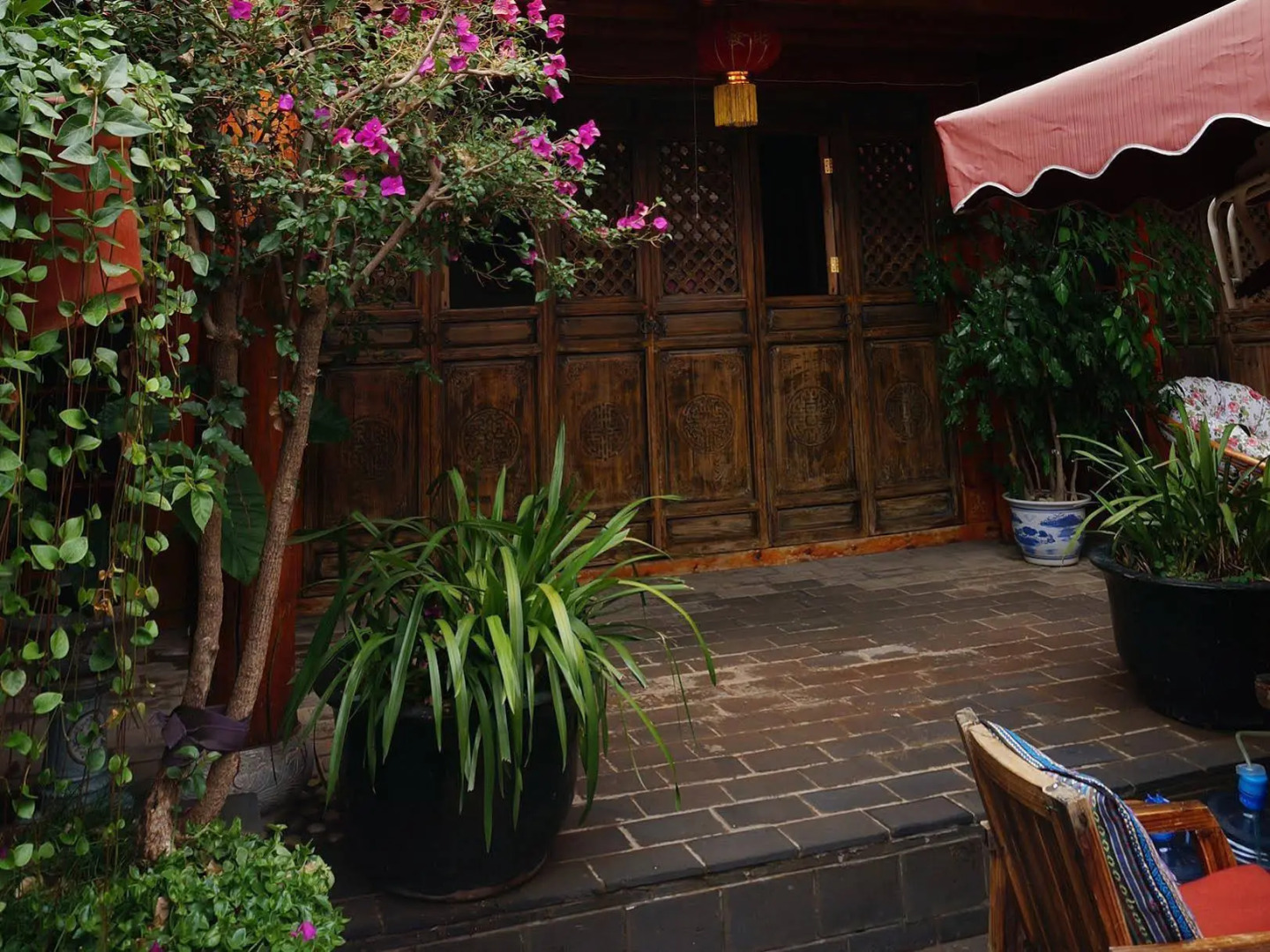 Lijiang Waterfront Inn