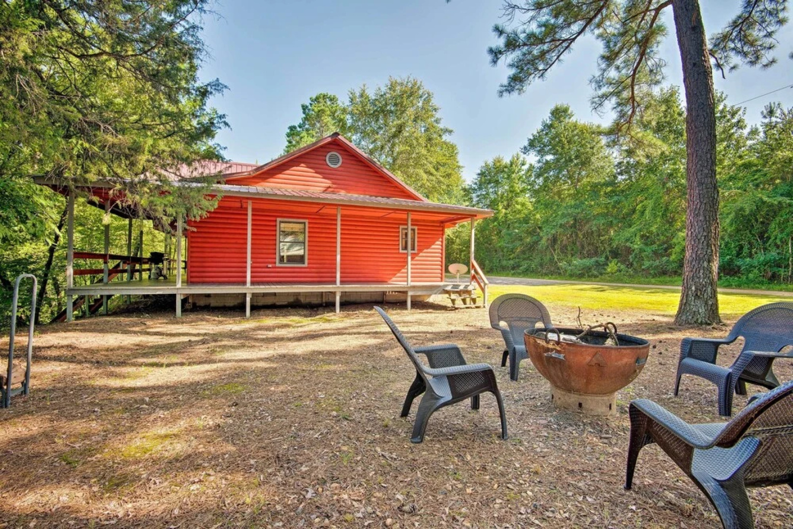 Quiet Mountain Fork River Cabin w/ Water-view Deck