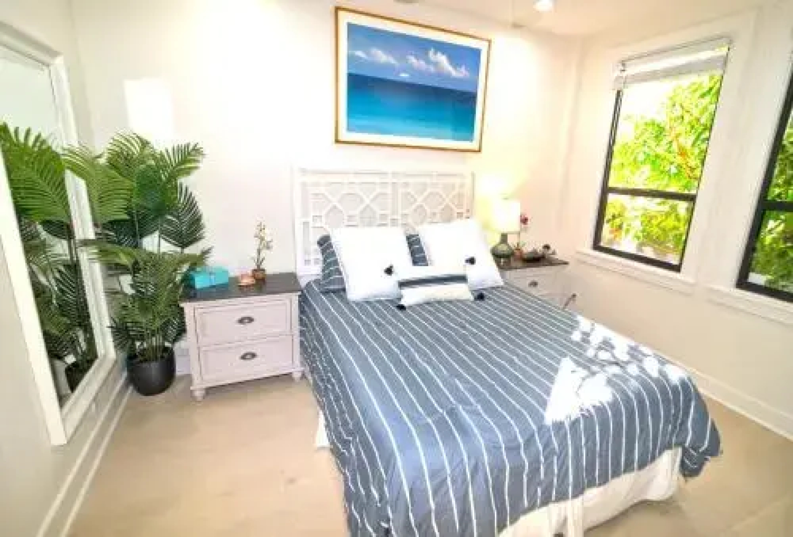 Tropical Beach Condo - Pool, Parking, 86" TV, WiFi