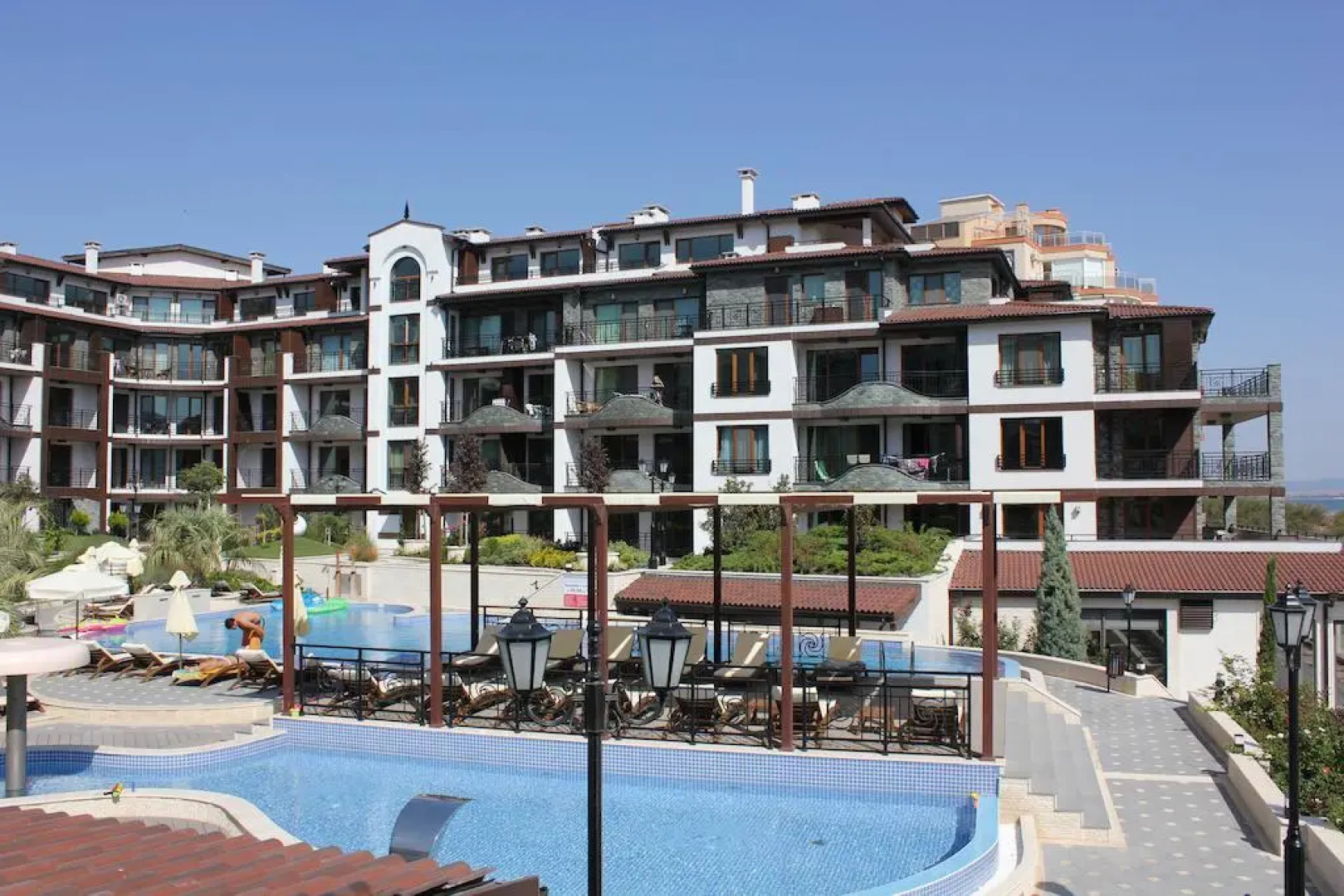 Rose Gardens Apart Hotel