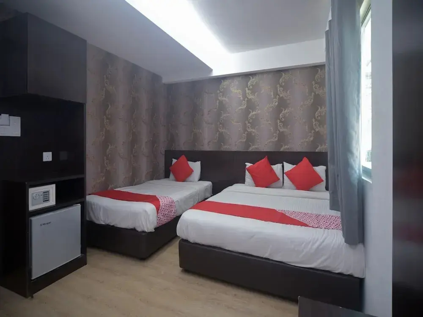 Oyo 44052 Seven Hotel