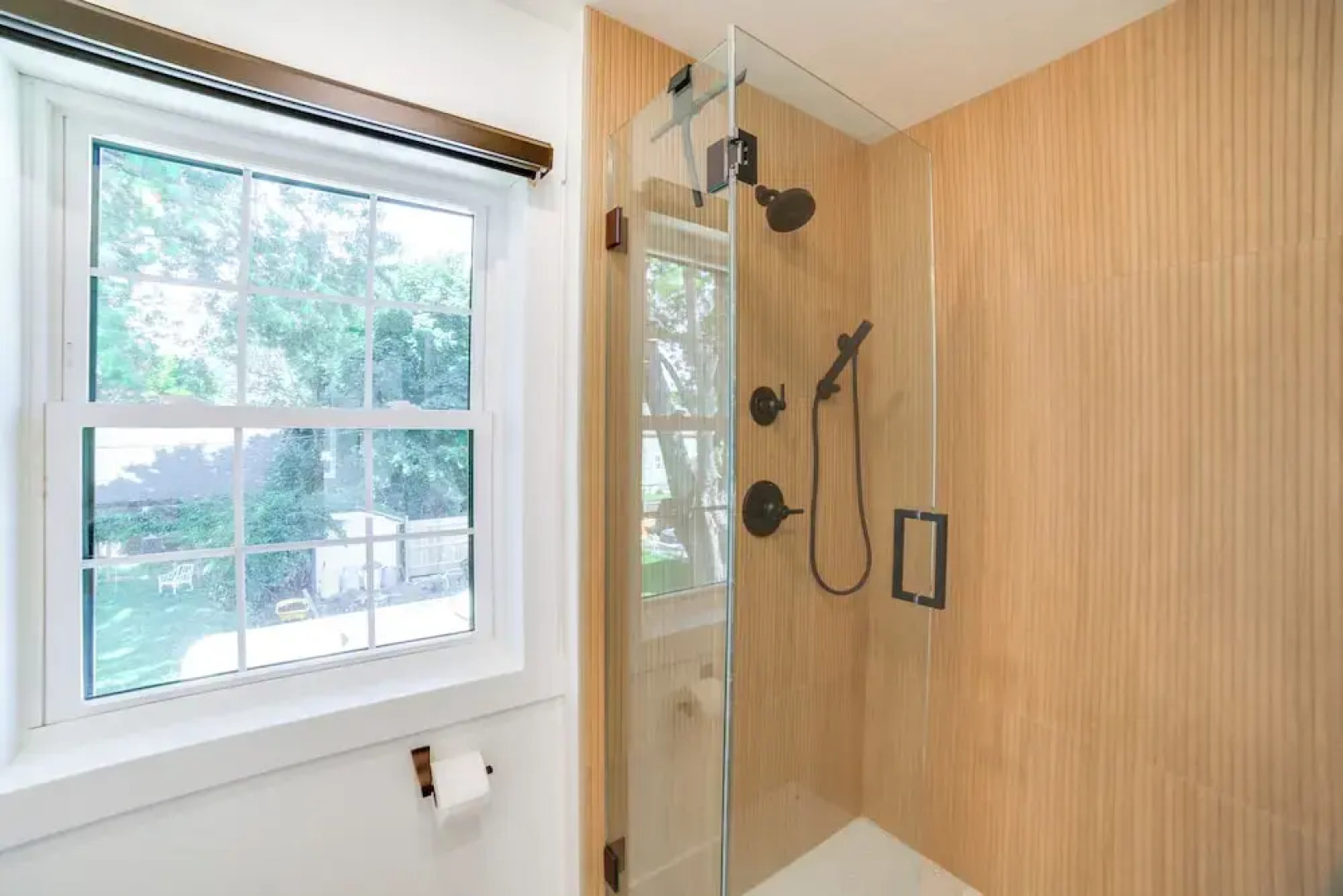 Walk to Waterfront: Michigan Retreat w/ Game Room