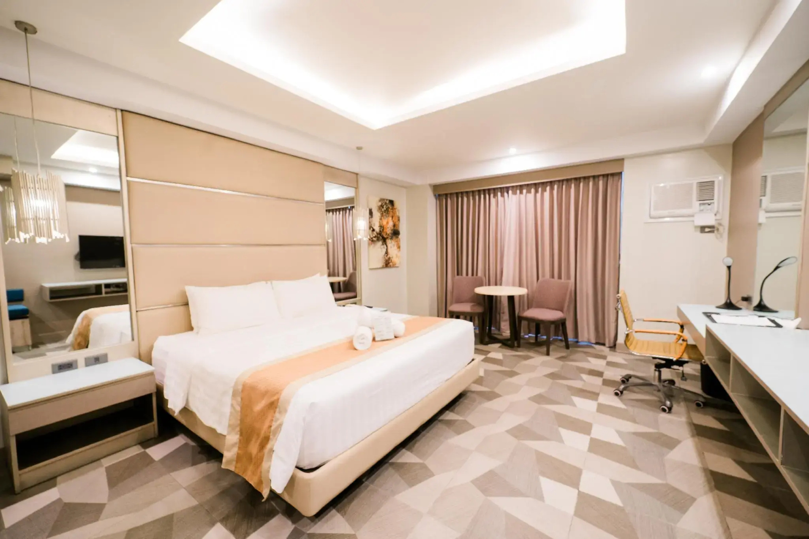 Zuri Hotel