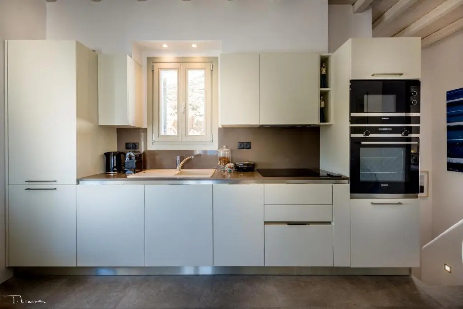 Alos Residence