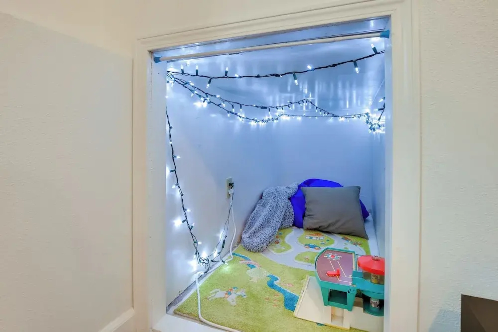 Serene Palmer Home: Walk to Downtown & Riverfront!