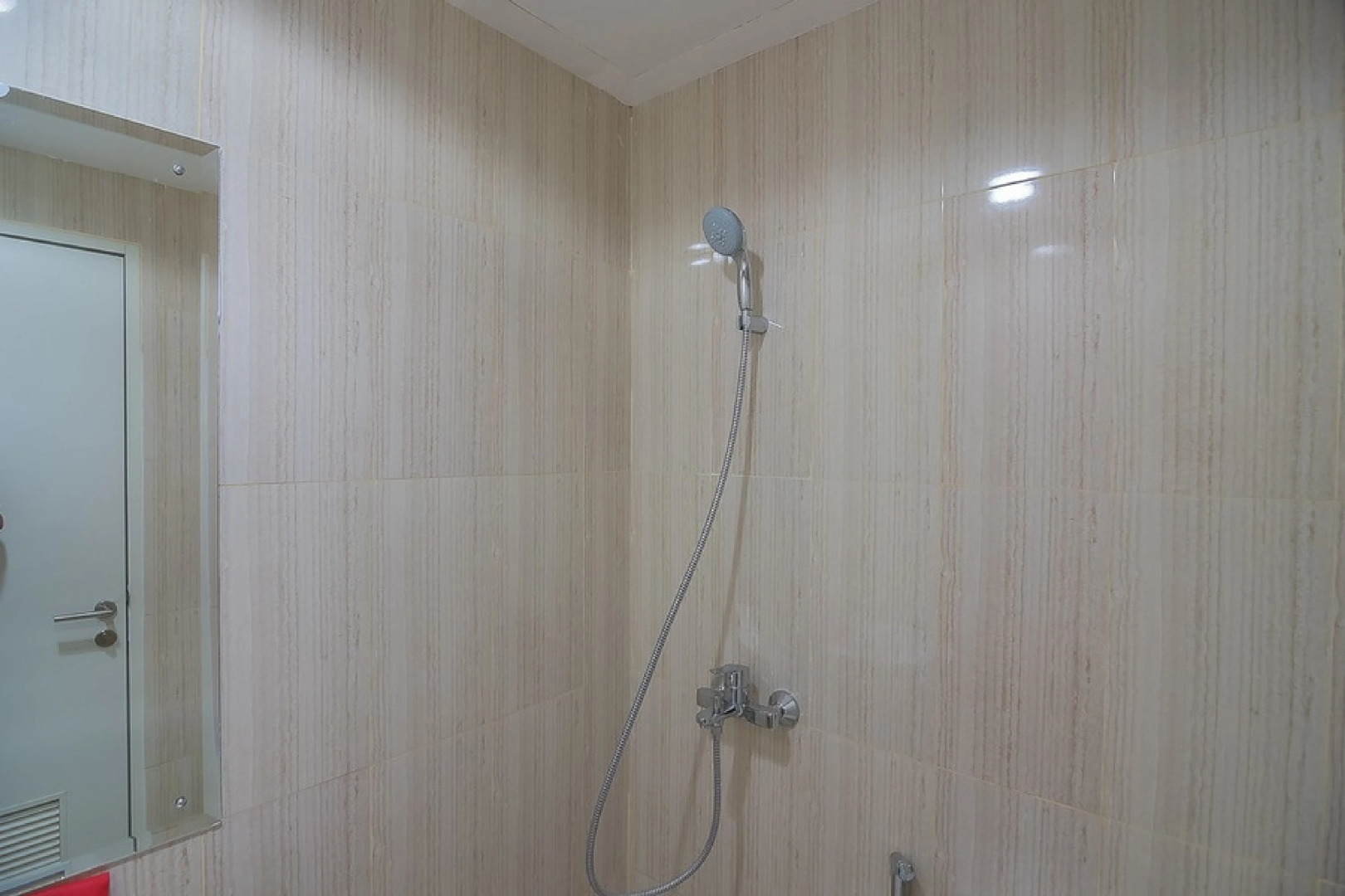 RedDoorz Apartment @ Sentul Tower