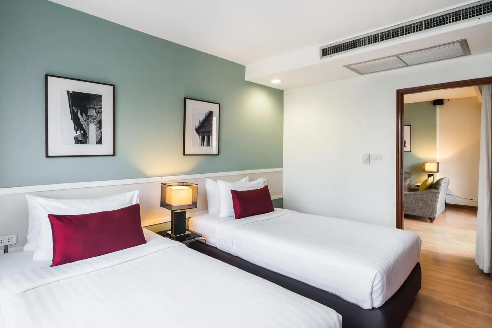 Evergreen Place Siam by UHG