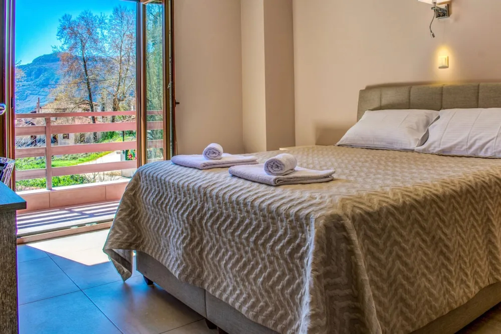 Elia Deluxe Accommodation