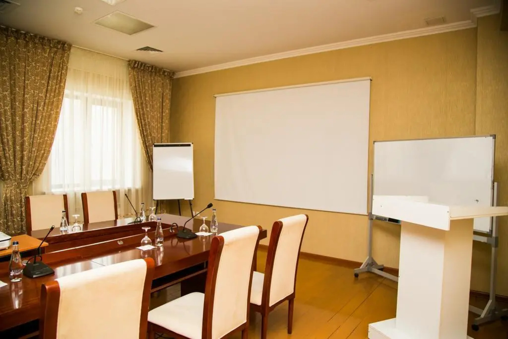 Отель Nomad Palace