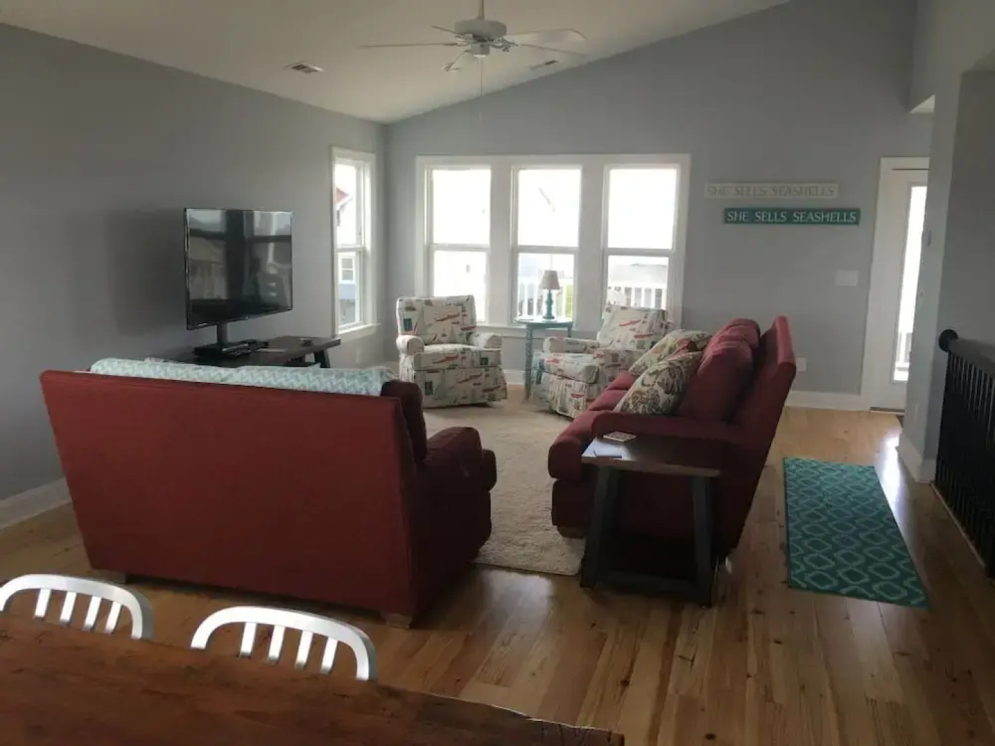 Best Day Ever 4 Bedroom Home by RedAwning