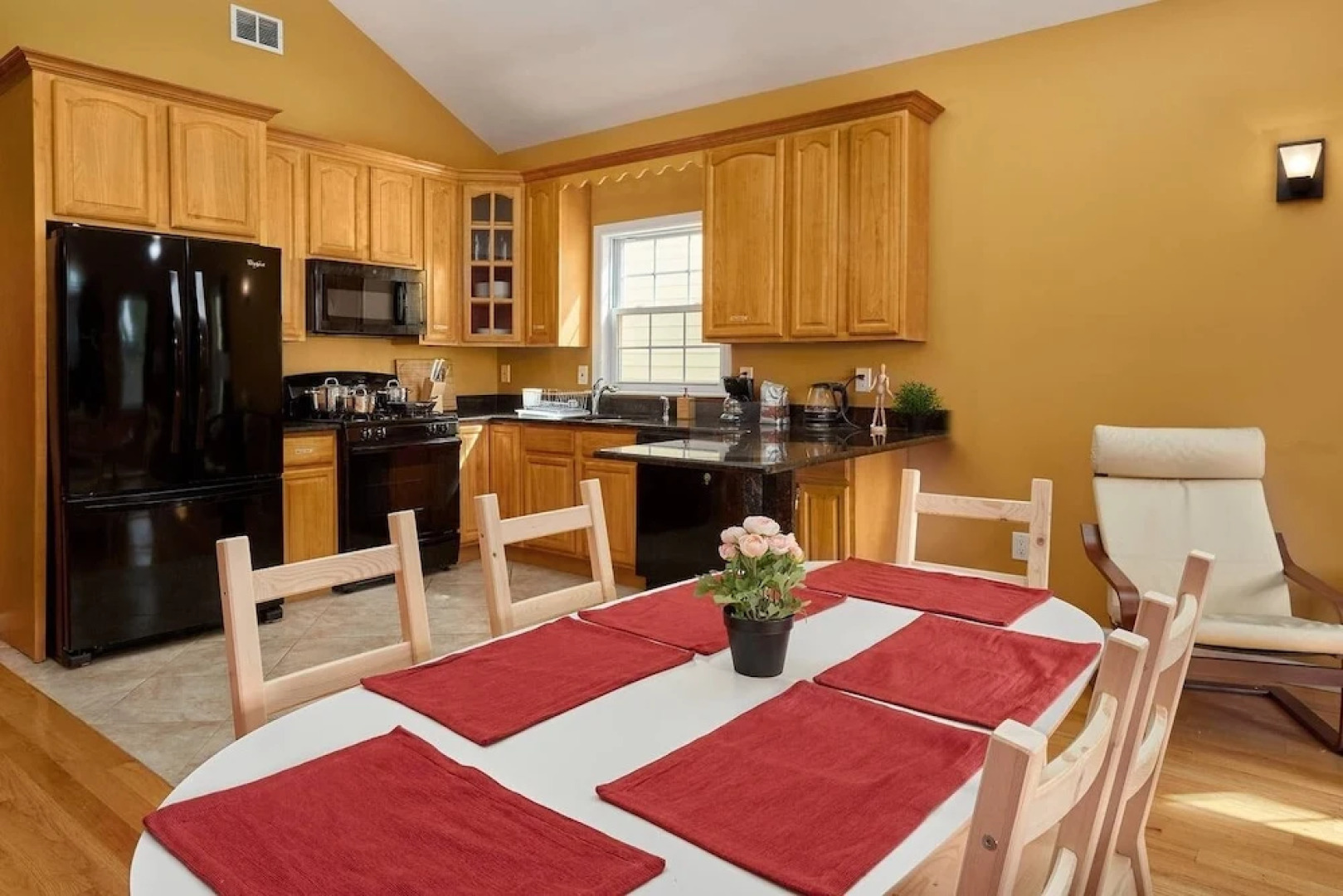 Bright, Spacious House!