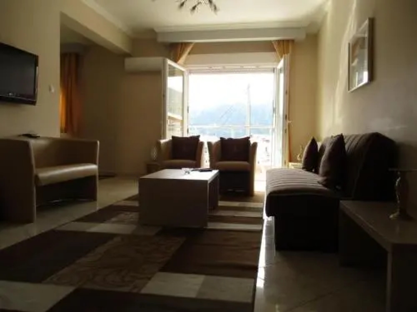 Kyknos De Luxe Suites & Rooms