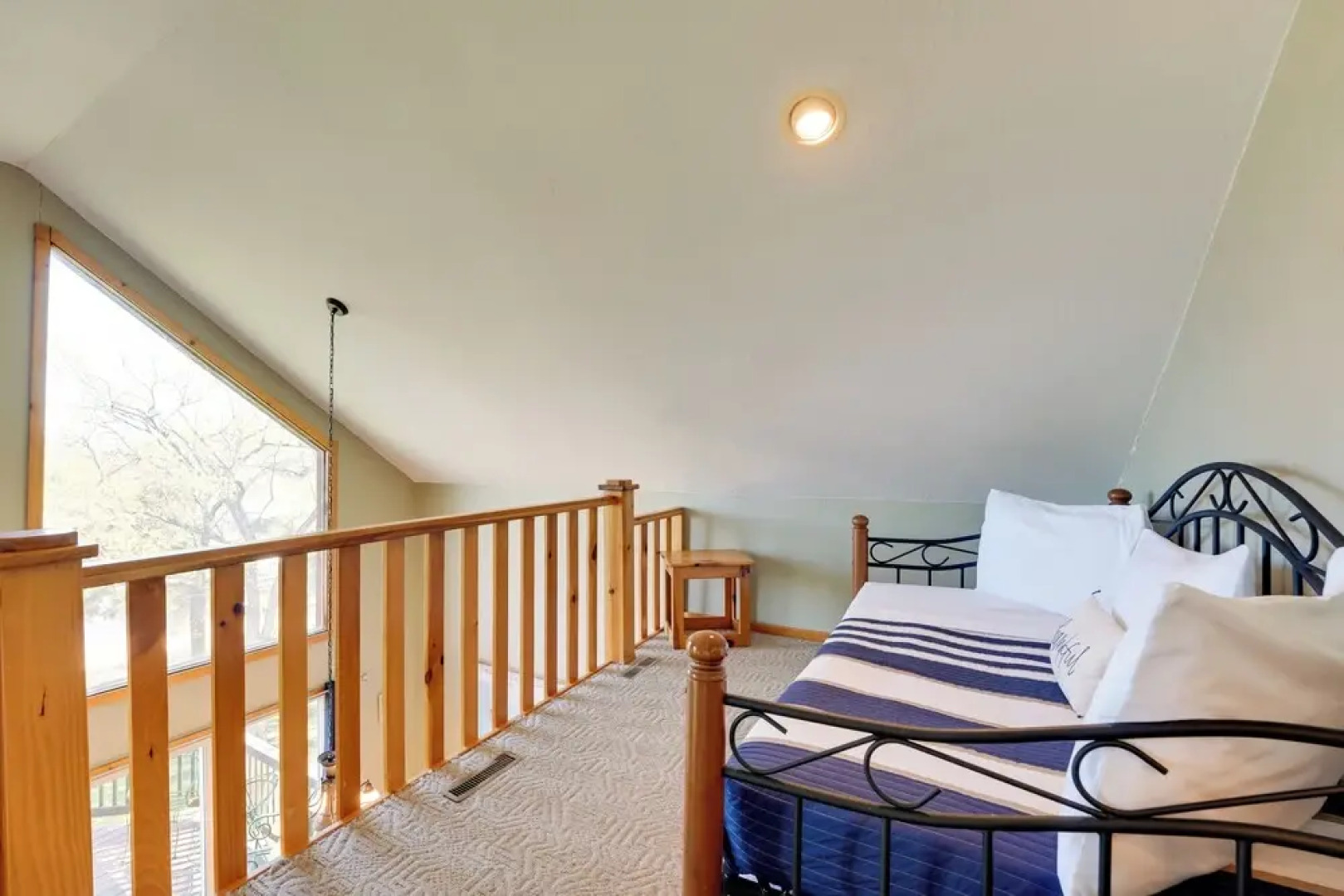 Relaxing Lakeview Retreat in Reeds Spring w/ Deck