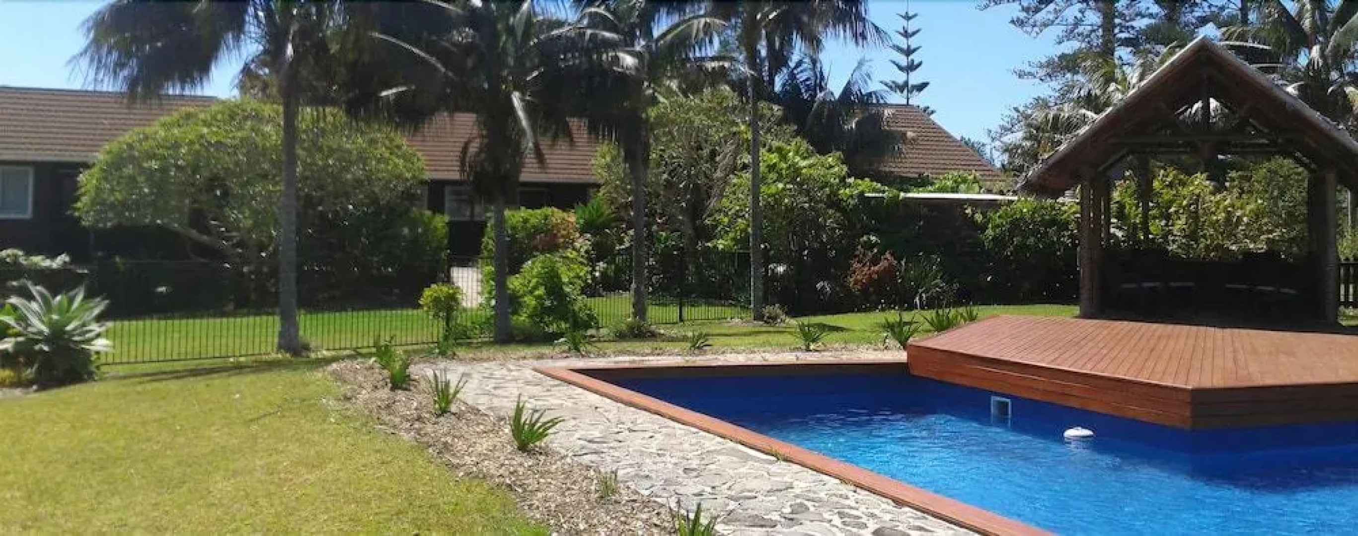 Fletcher Christian Holiday Apartments