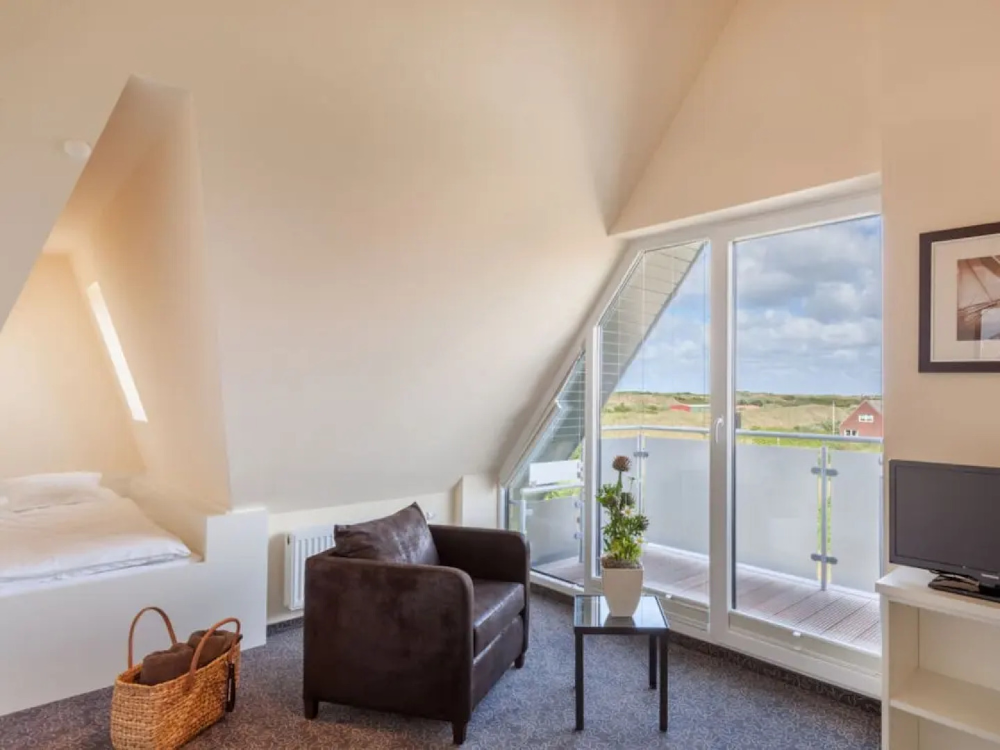 Dunenhuus Ost Modern Retreat