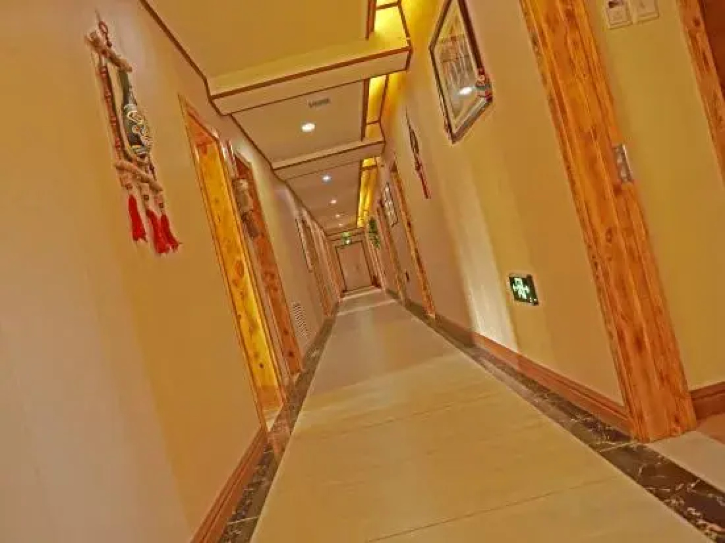 Xuexiang Lanxinmeng Movie Theme Hotel (Xueyun Street)