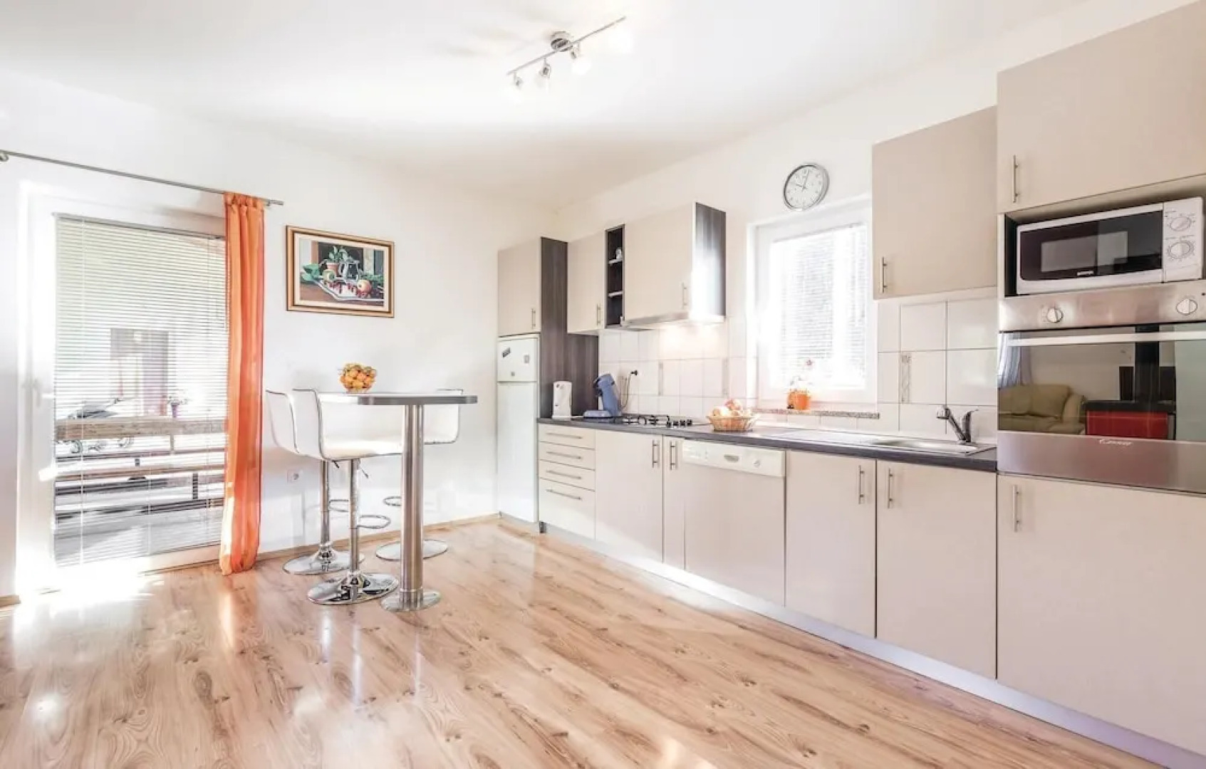 Amazing Home in Jurdani With Wifi and 4 Bedrooms