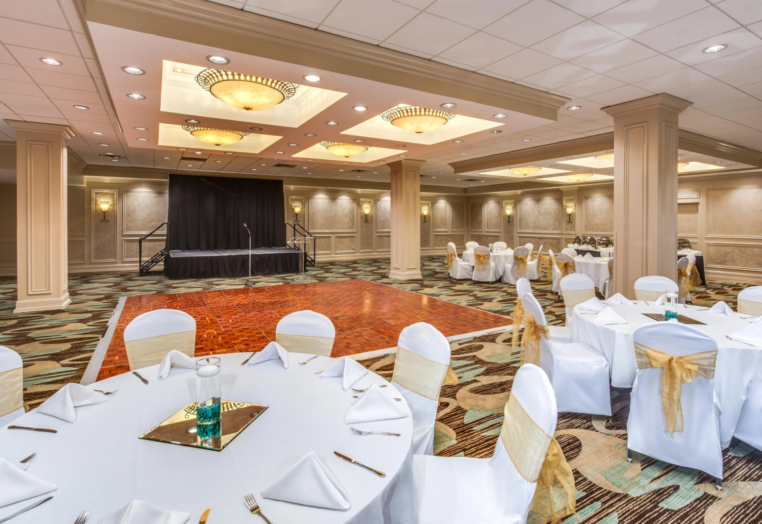 Crowne Plaza Executive Center Baton Rouge by IHG