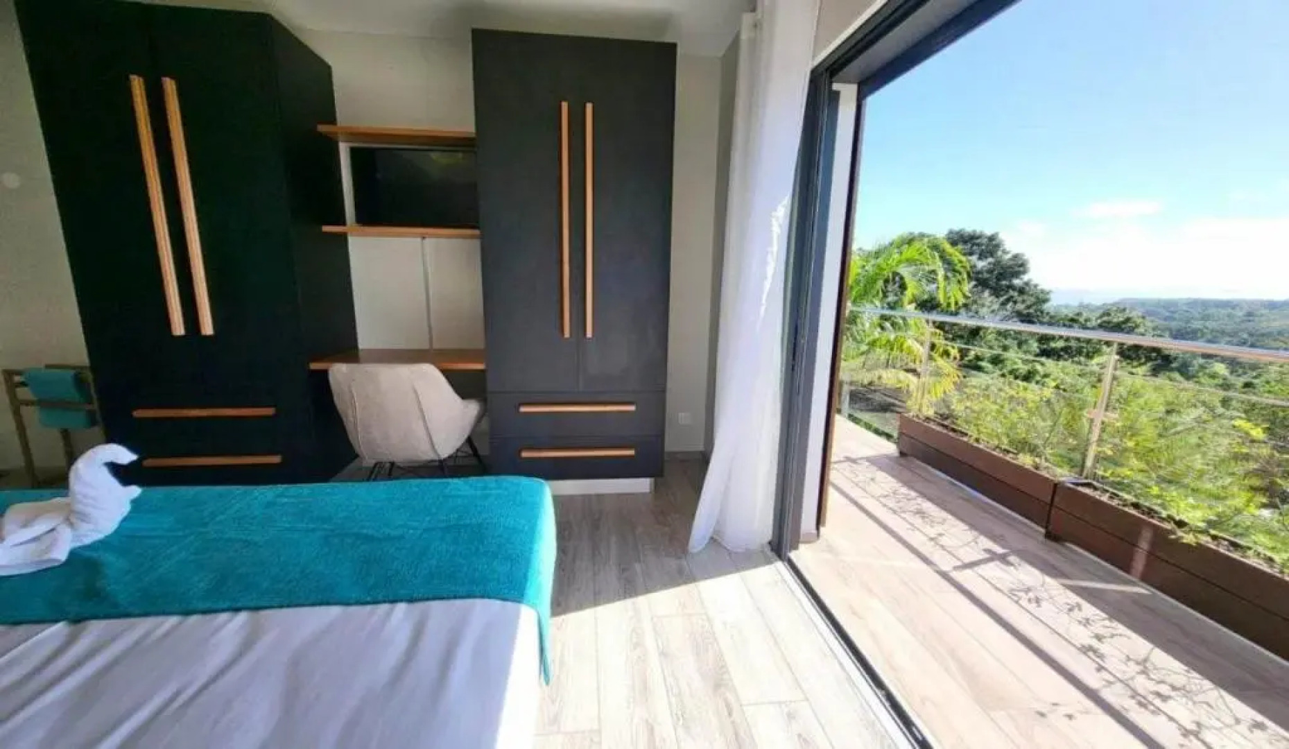 Villa de 3 chambres avec vue sur la mer piscine privee et jardin clos a Goyave a 2 km de la plage