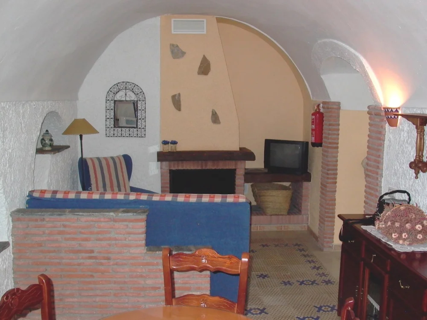 Special Cave House With a Fireplace, Near Sierra Nevada