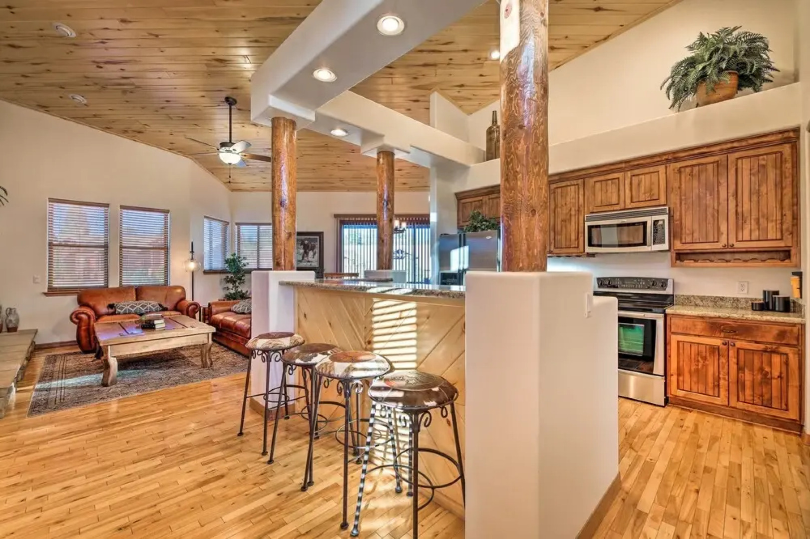 Patio, Deck & Grill: Spacious Show Low Home!