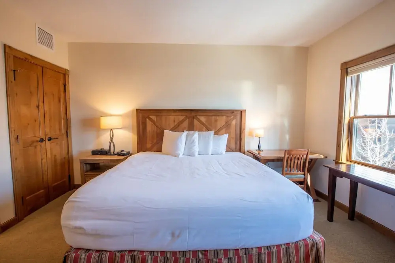 Beautifully Renovated Two Bedroom Condo with a Balcony in Mountaineer Square 2 Condo - No Cleaning Fee! by RedAwning