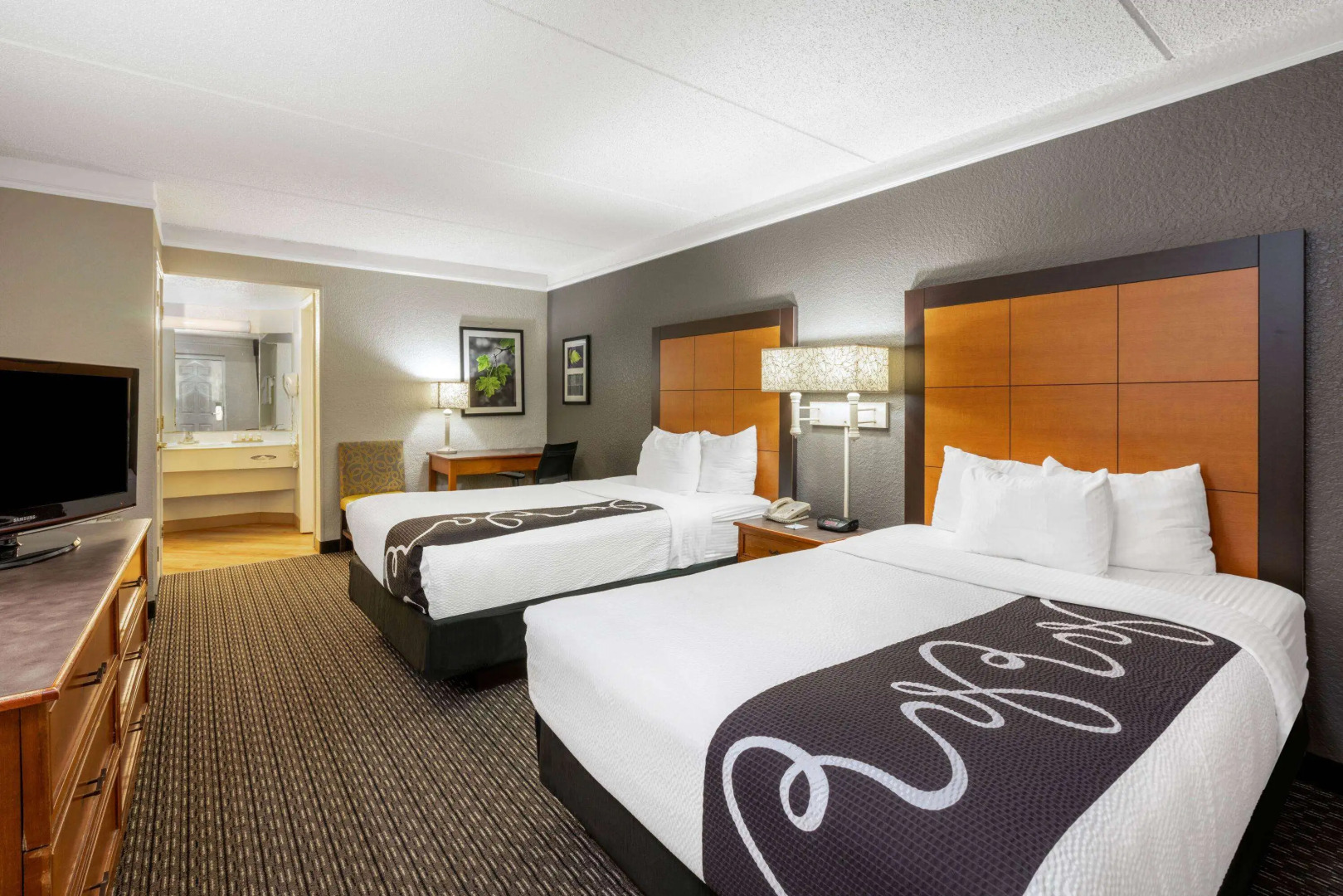 Super 8 by Wyndham The Woodlands North