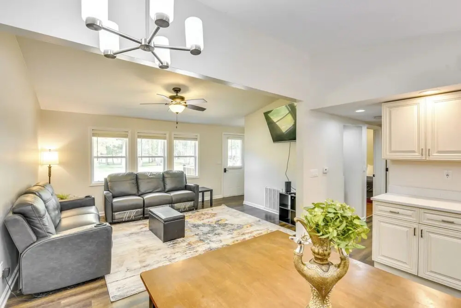 2 Mi to Lake Michigan: Pet-friendly Sawyer Apt