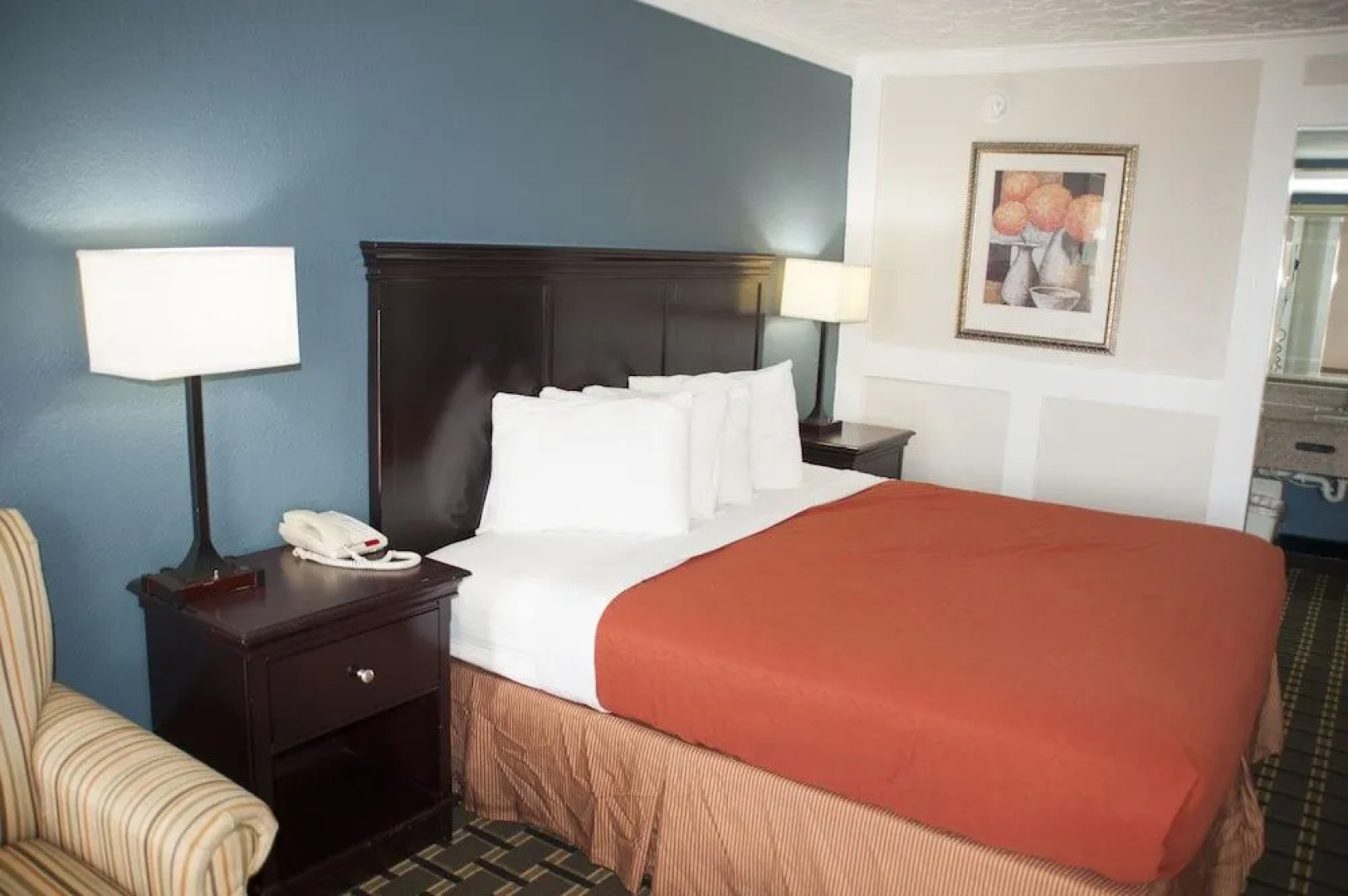 Victorian Inn & Suites