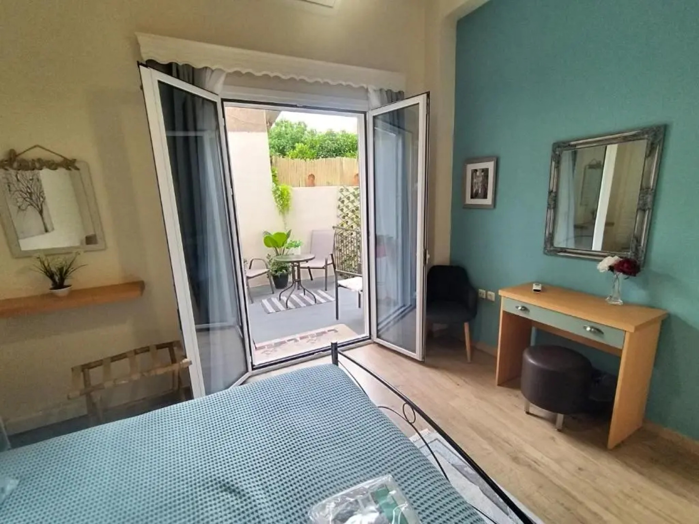 Luxury seafront house nearby Delphi