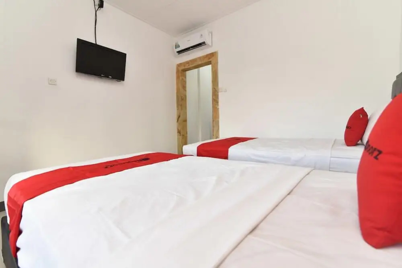 RedDoorz near Tanjung Benoa Beach