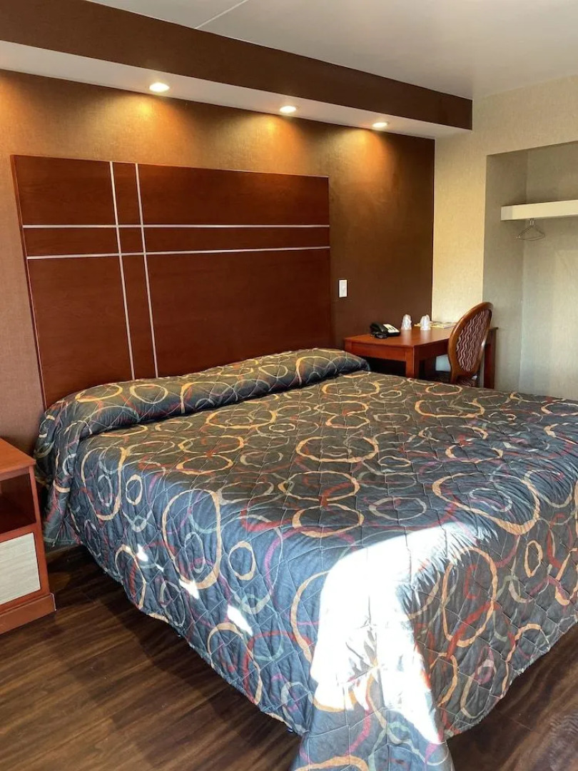 Shore Pointe Motor Lodge of St Clair Shores