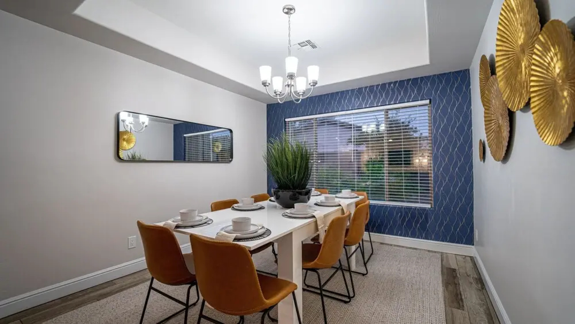 Desert Queen 4 Bedroom Home by RedAwning