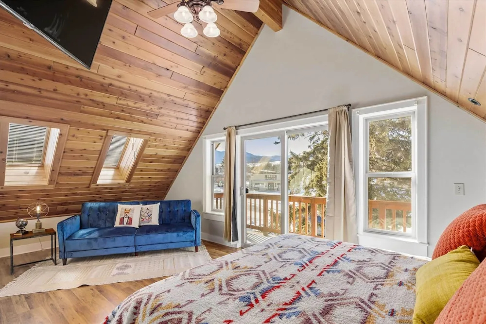 Modern Red Lodge Cabin - Walk to Broadway Ave