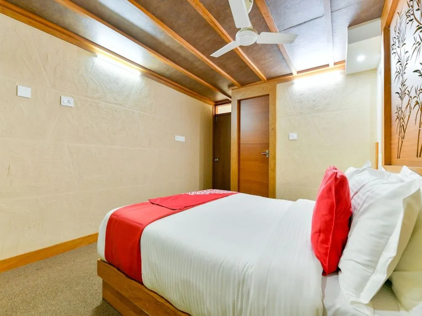 OYO 16838 Big B Houseboat 10 BHK