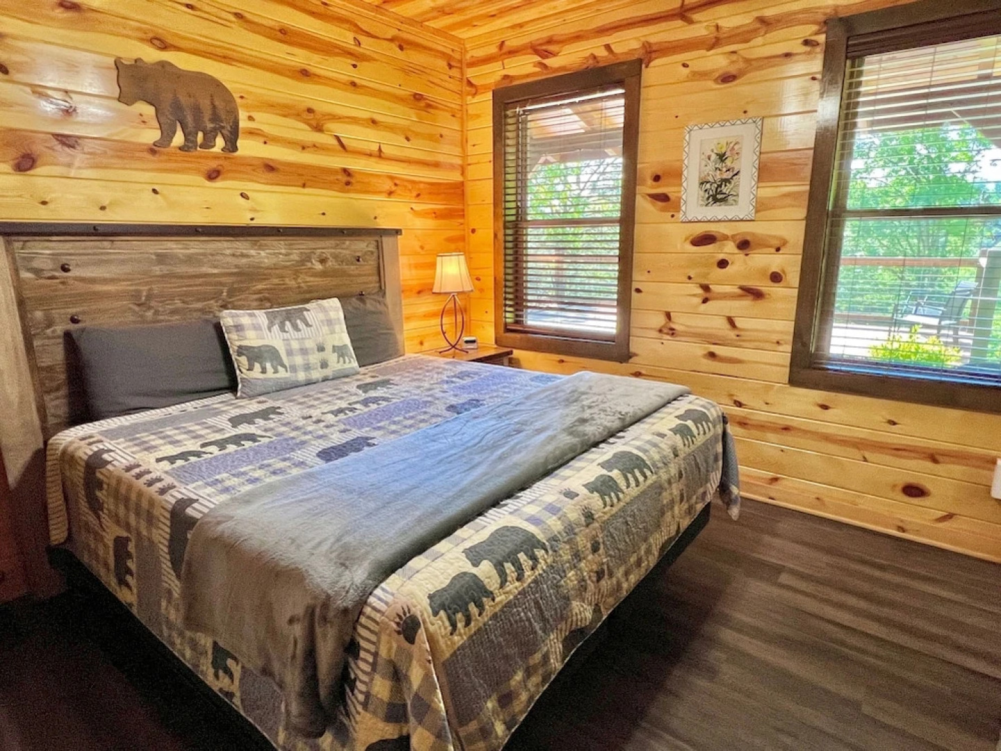 South Side Serenity 2 Bedroom Cabin by RedAwning