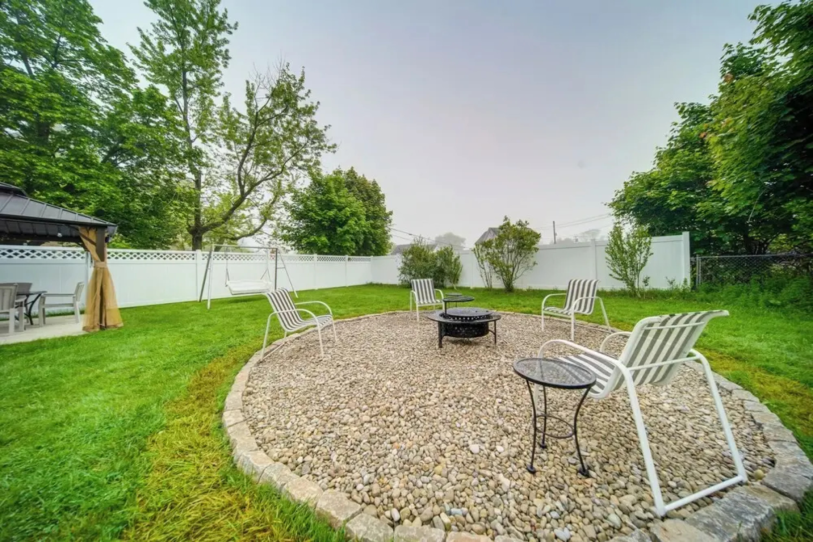1 Block to Bridge Street: Lake Erie Vacation Home!