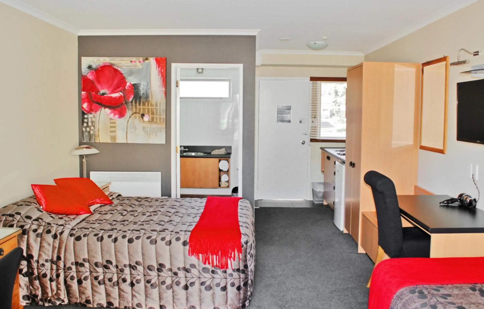 Picton Beachcomber Inn