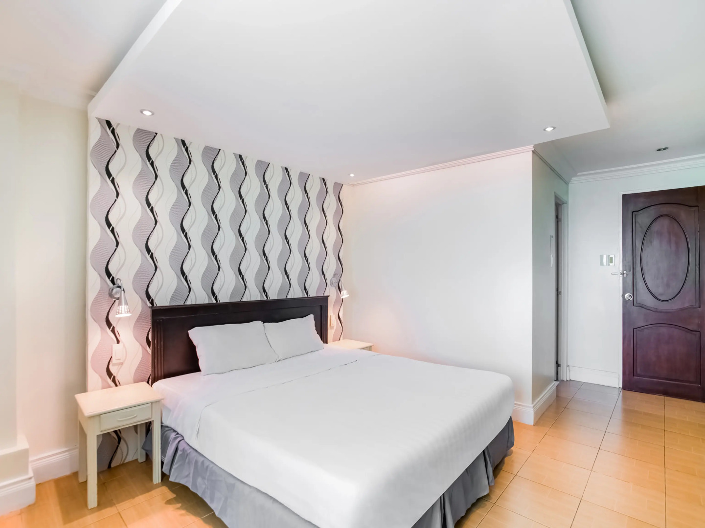 OYO 252 Hotel Euroasia (Vaccinated Staff)