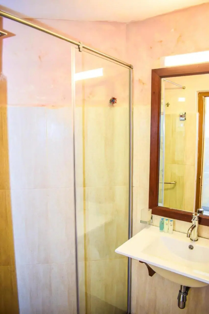 Youth Fame Shared accommadation Managed By Insight Ahangama