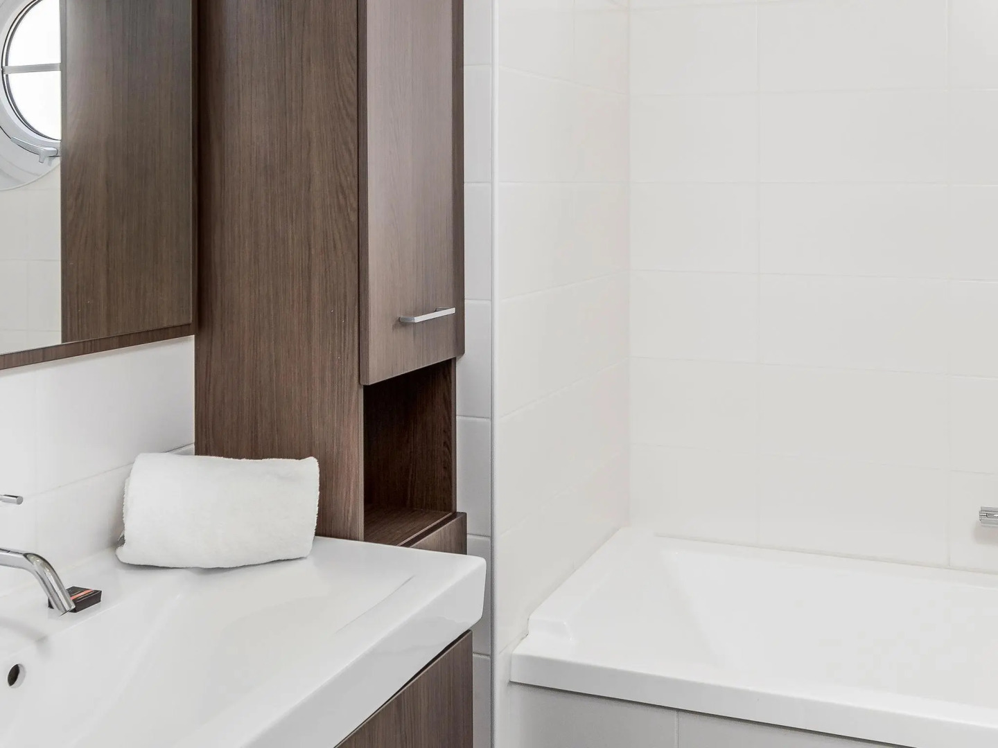 Detached Villa With Four Bathrooms Near the Sea