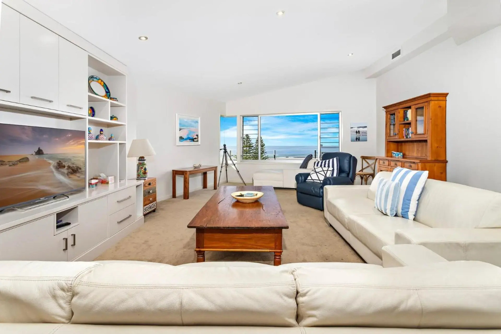 VUE DE LA MER Gerroa 4pm Check Out Sundays