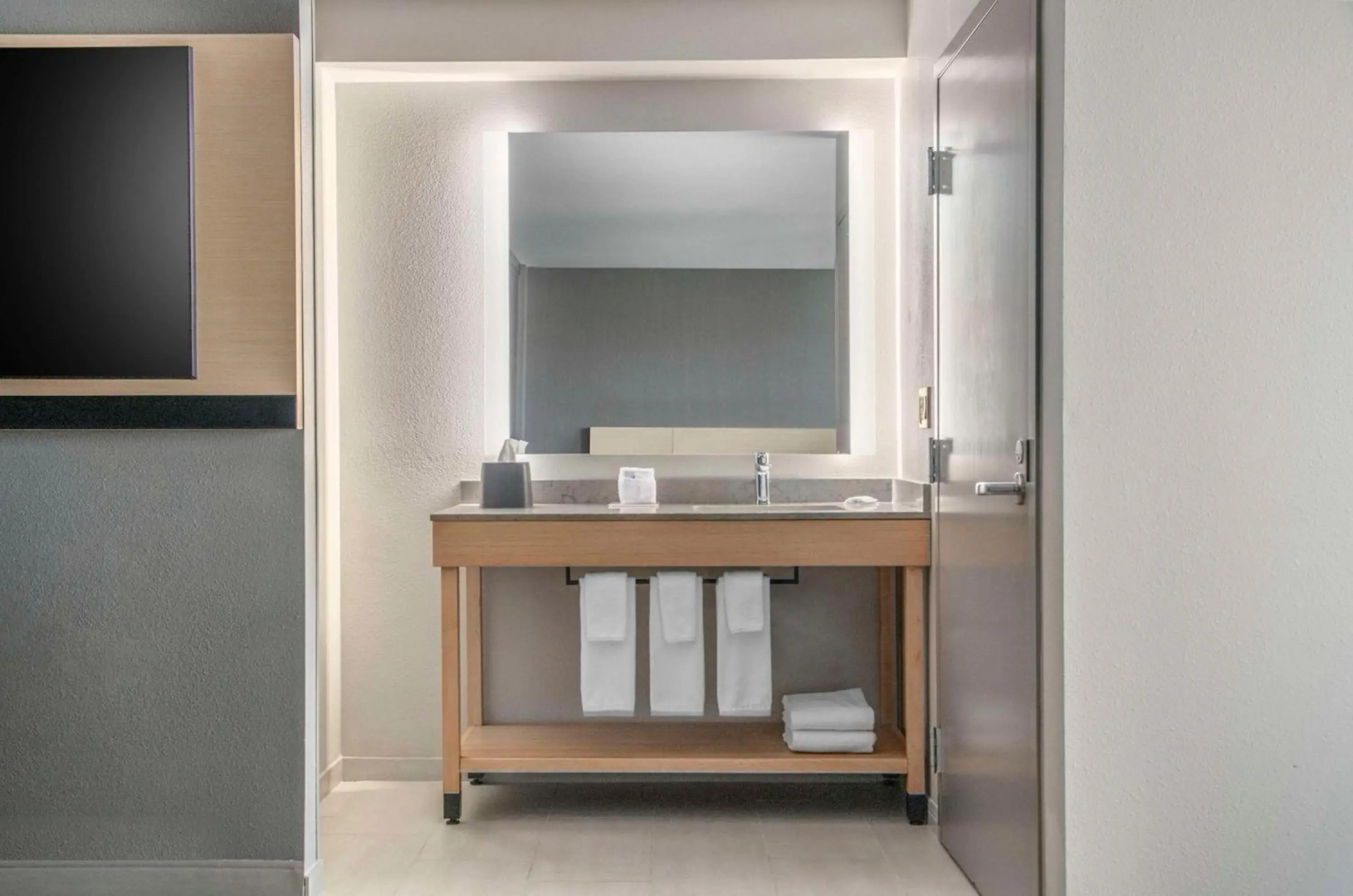 Hyatt Place Riverside Downtown