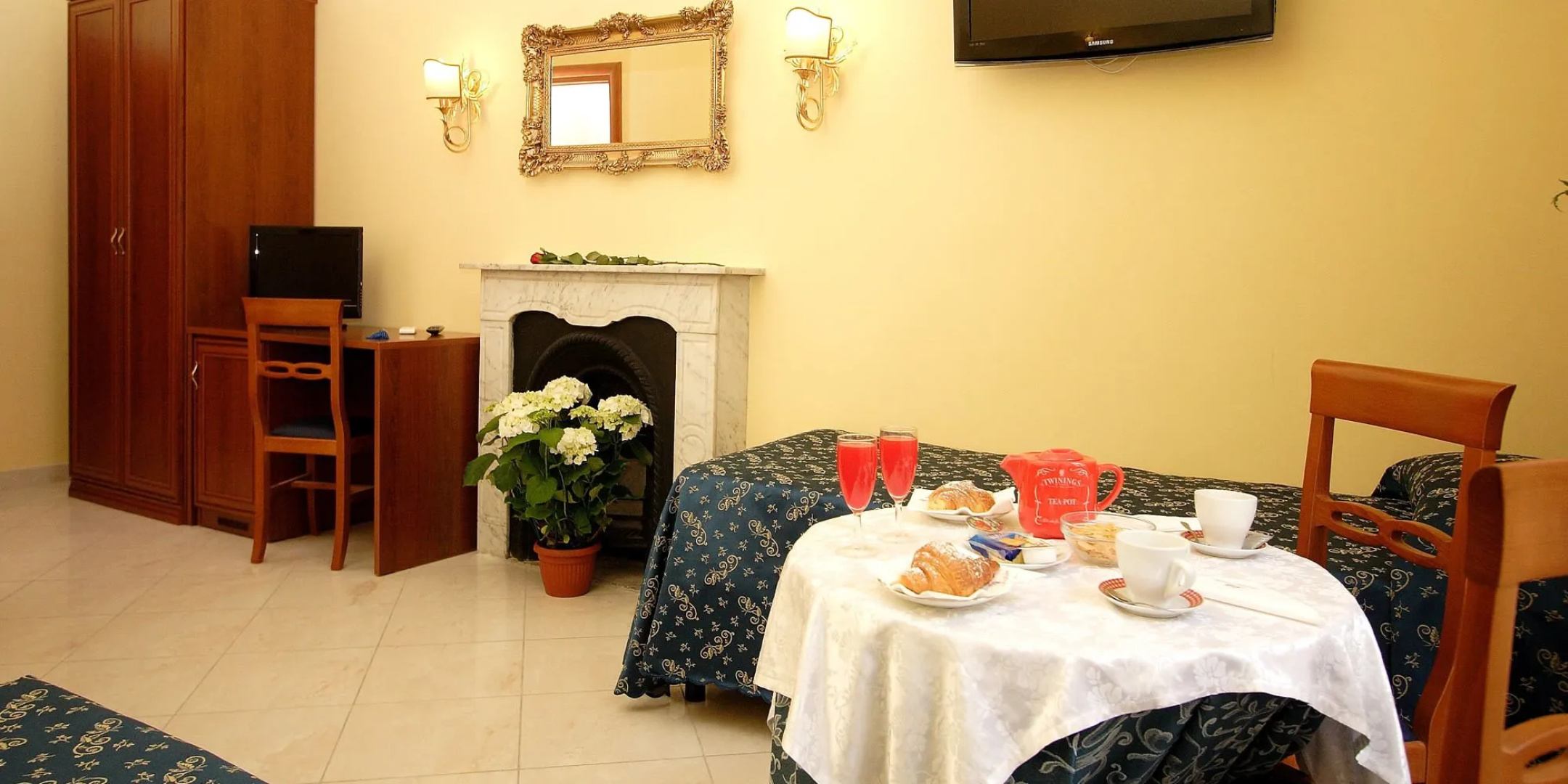 Caroline Suite