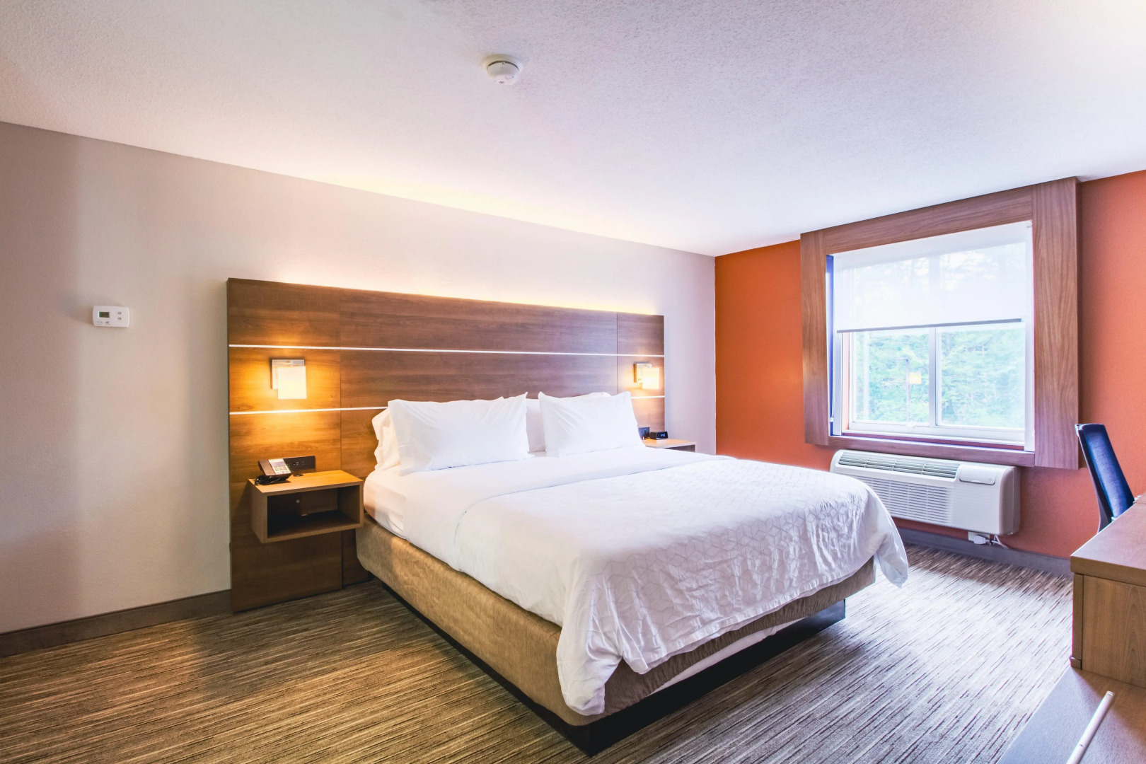 Holiday Inn Express & Suites Lincoln East - White Mountains by IHG