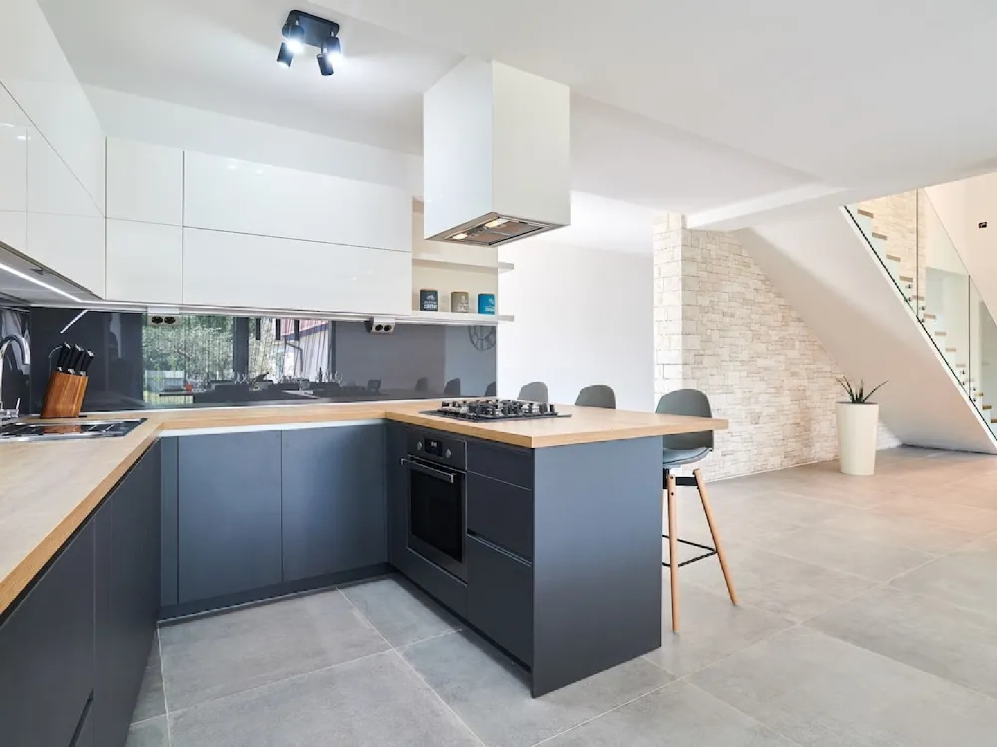 Beautifully decorated villa with pool ideal for vacation with your family.