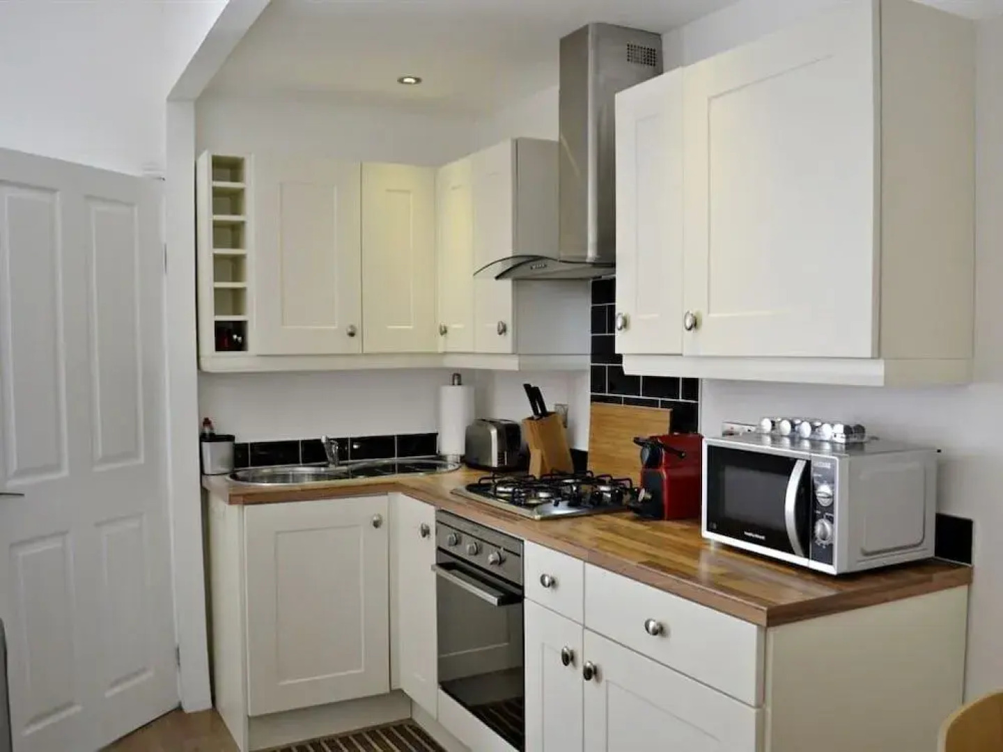 Carmel Apartments Queen Street Residence