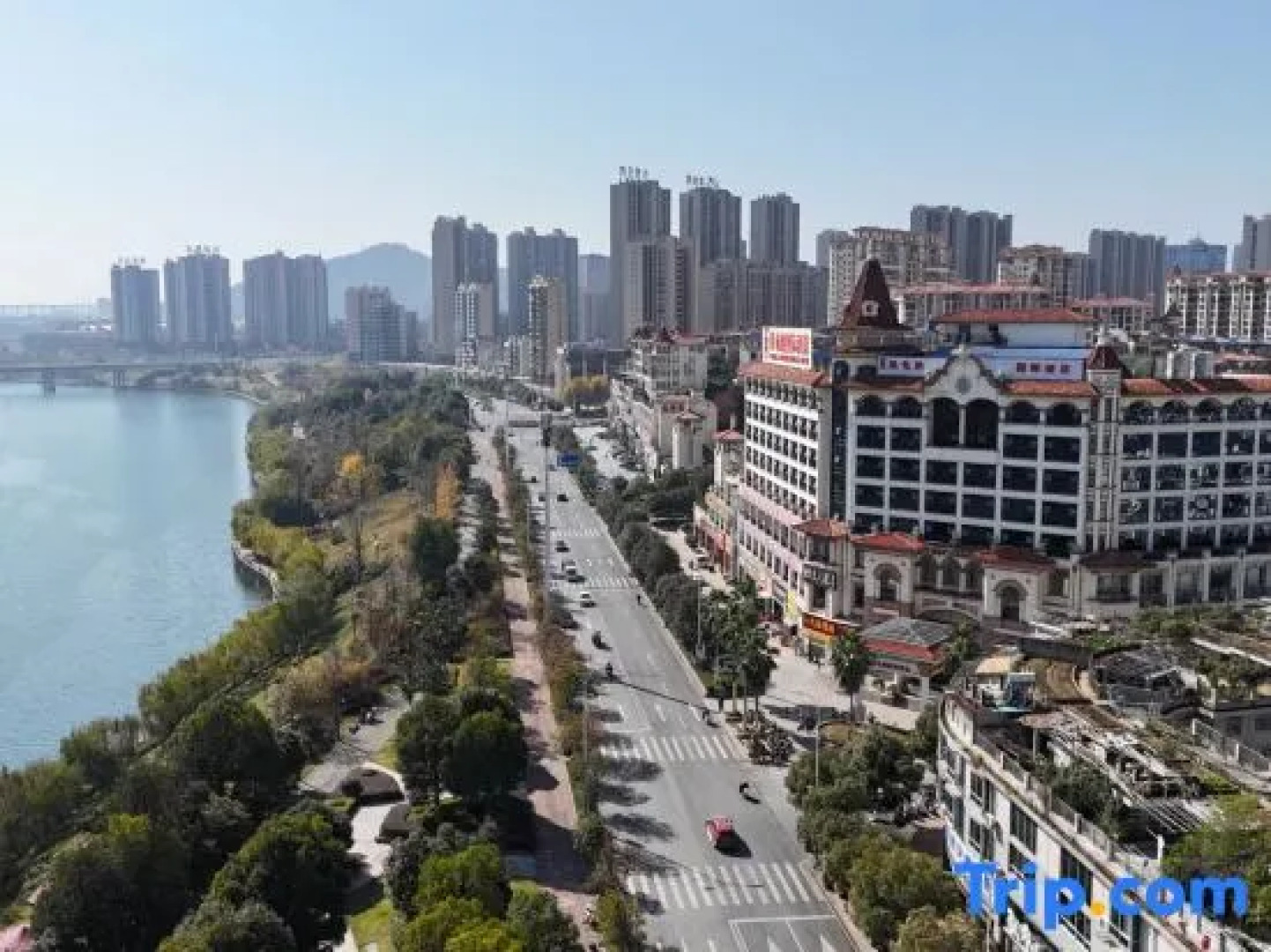 Shiwai Taoyuan Eco Hotel